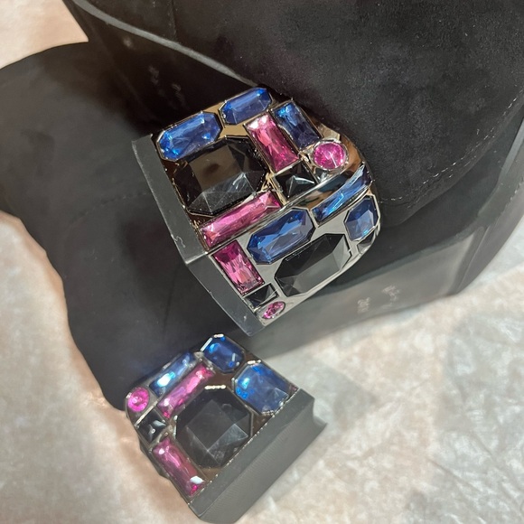 NWOT - Rhinestone Décor Faux Suede Ankle Boots (Size 7.5)) - Picture 5 of 11